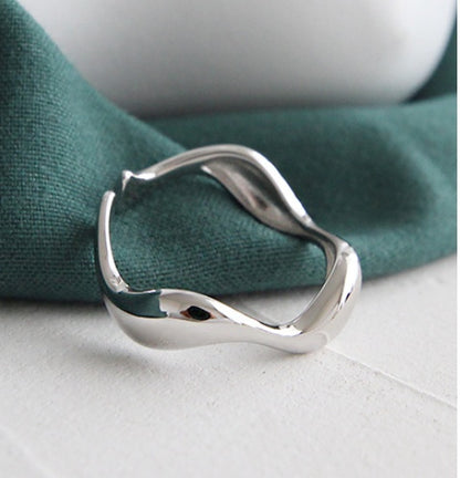 Levavenci Wavy Ring - Minimalist S925 Sterling Silver Ring - Levavenci - Jewelry - Opulent 18K Gold / Adjustable